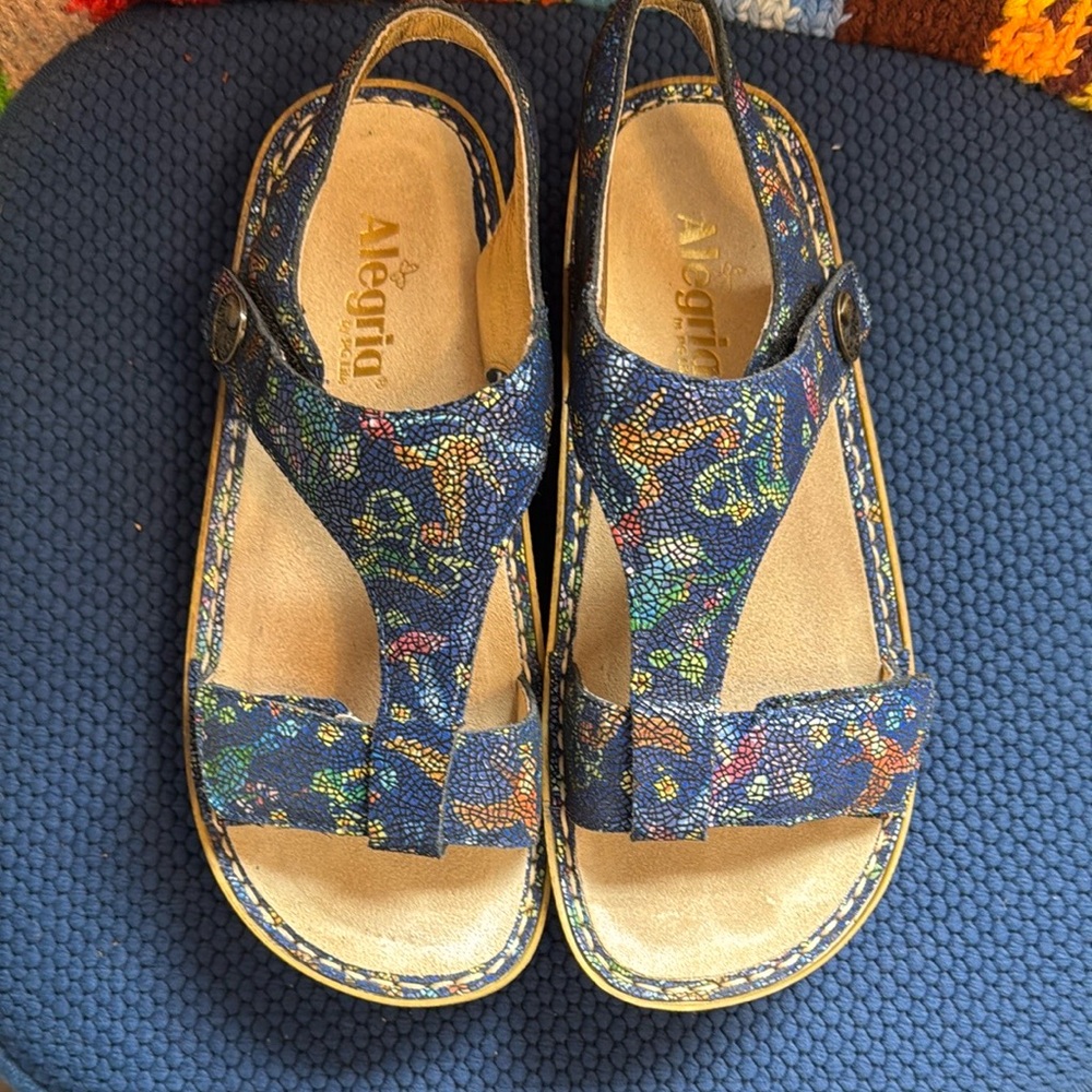 Algeria , women’s sandals. Excellent used condition.